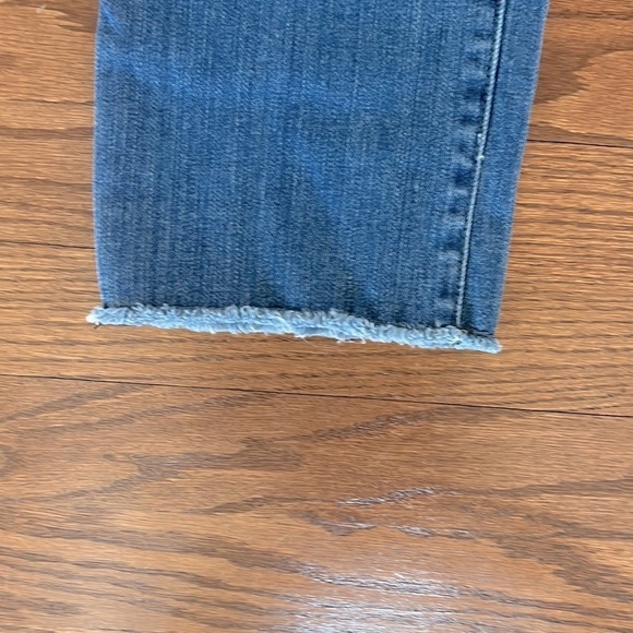 Kut from the Kloth Distressed Cropped Straight Leg with Frayed Hem size 10 - Picture 7 of 8